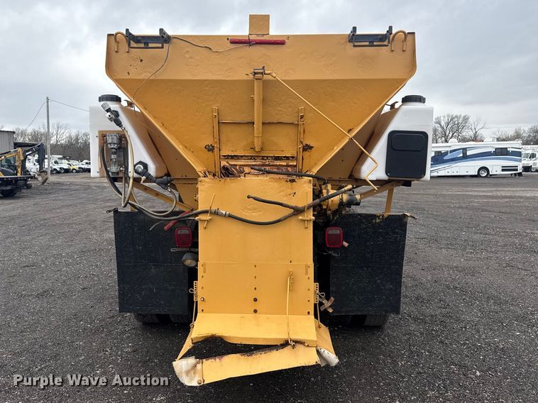 image for item EG8838 1995 Ford LT8000 applicator truck