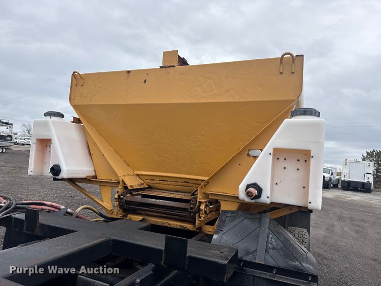 image for item EG8838 1995 Ford LT8000 applicator truck