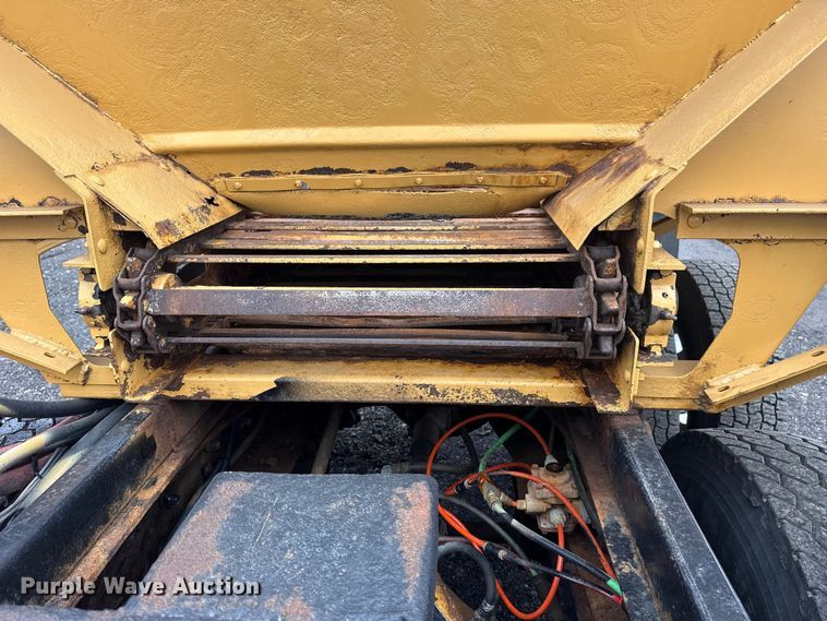 image for item EG8838 1995 Ford LT8000 applicator truck