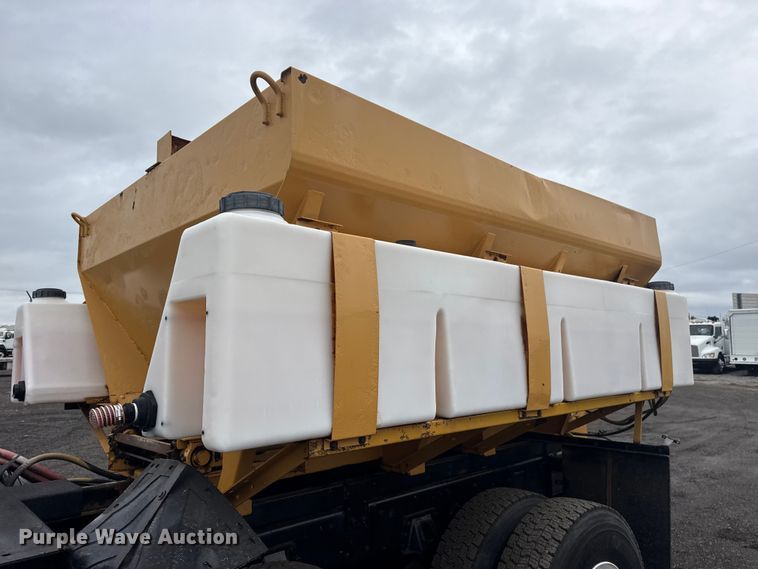 image for item EG8838 1995 Ford LT8000 applicator truck