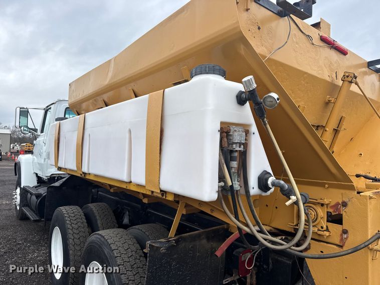 image for item EG8838 1995 Ford LT8000 applicator truck