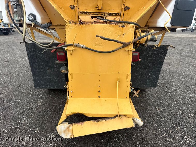 image for item EG8838 1995 Ford LT8000 applicator truck