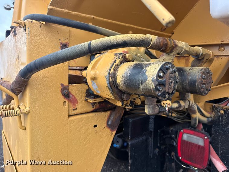 image for item EG8838 1995 Ford LT8000 applicator truck