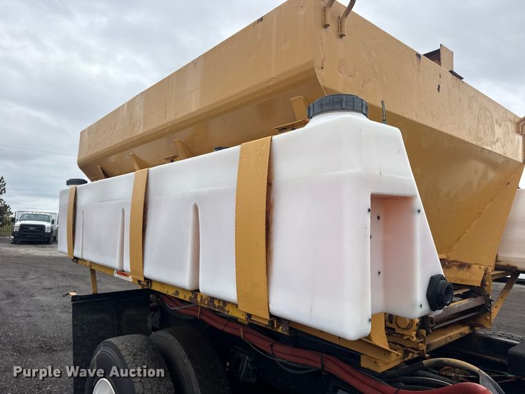 image for item EG8838 1995 Ford LT8000 applicator truck