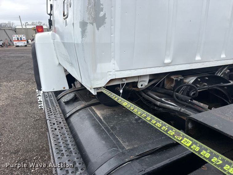 image for item EG8838 1995 Ford LT8000 applicator truck