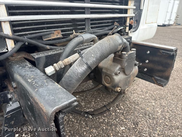 image for item EG8838 1995 Ford LT8000 applicator truck