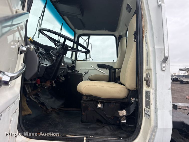 image for item EG8838 1995 Ford LT8000 applicator truck