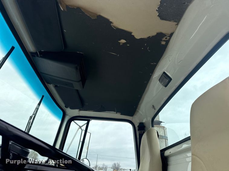 image for item EG8838 1995 Ford LT8000 applicator truck