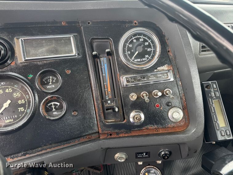 image for item EG8838 1995 Ford LT8000 applicator truck