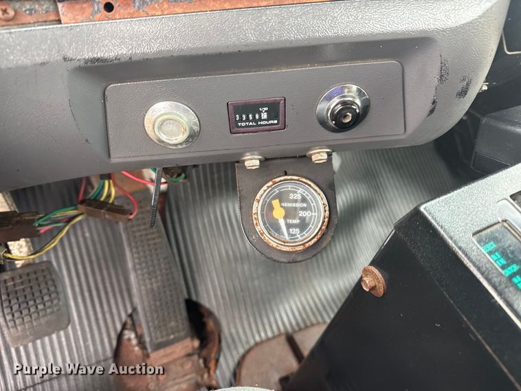 image for item EG8838 1995 Ford LT8000 applicator truck