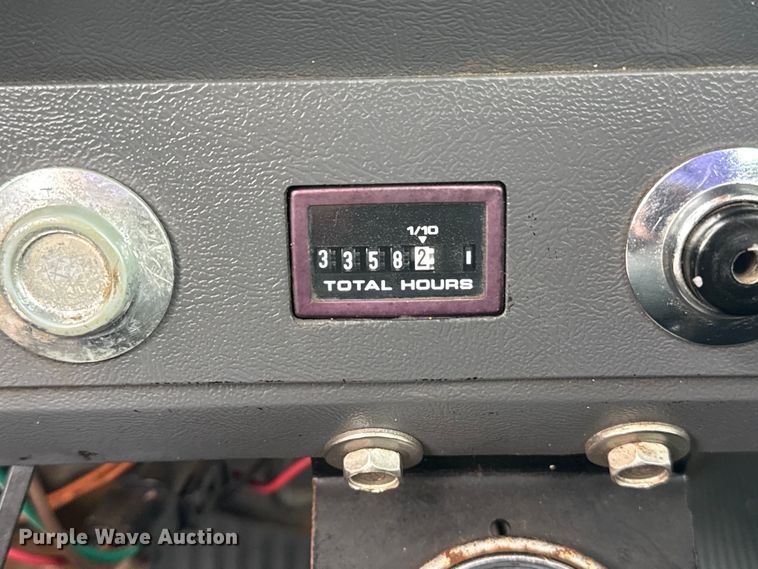 image for item EG8838 1995 Ford LT8000 applicator truck