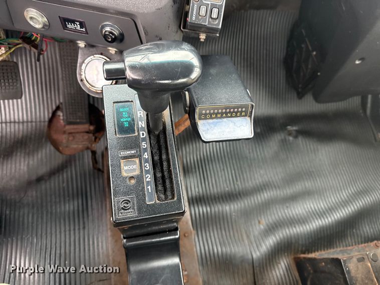 image for item EG8838 1995 Ford LT8000 applicator truck