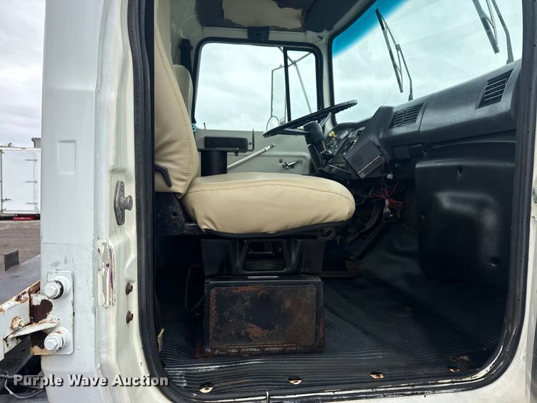 image for item EG8838 1995 Ford LT8000 applicator truck