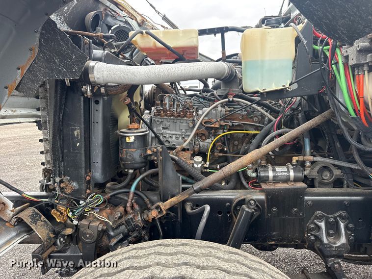 image for item EG8838 1995 Ford LT8000 applicator truck