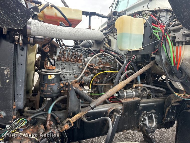 image for item EG8838 1995 Ford LT8000 applicator truck