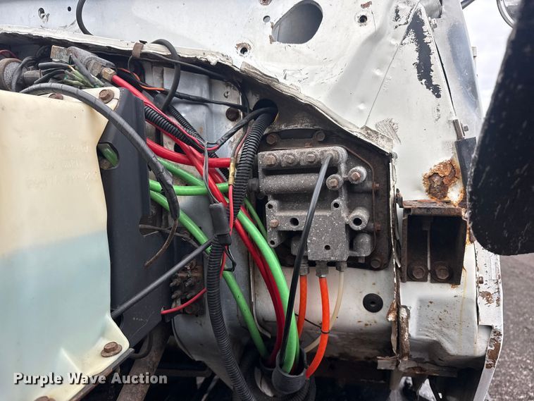 image for item EG8838 1995 Ford LT8000 applicator truck