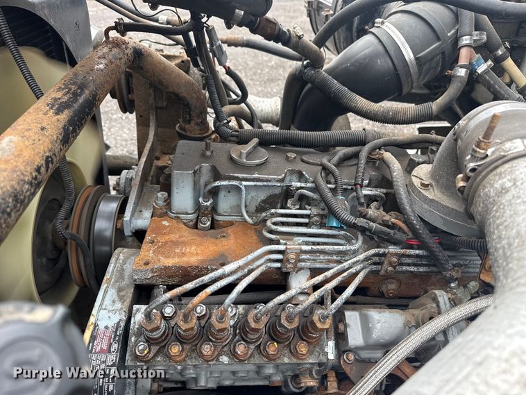 image for item EG8838 1995 Ford LT8000 applicator truck