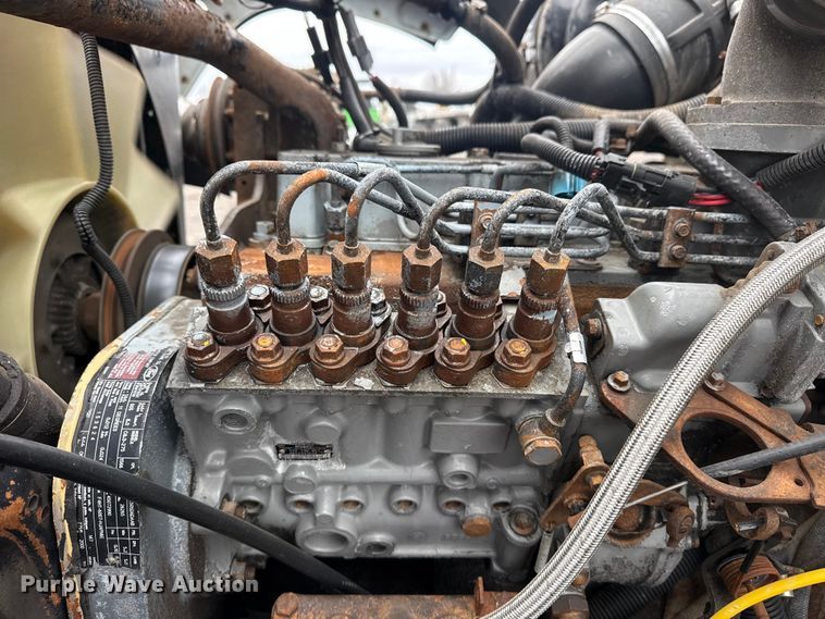 image for item EG8838 1995 Ford LT8000 applicator truck