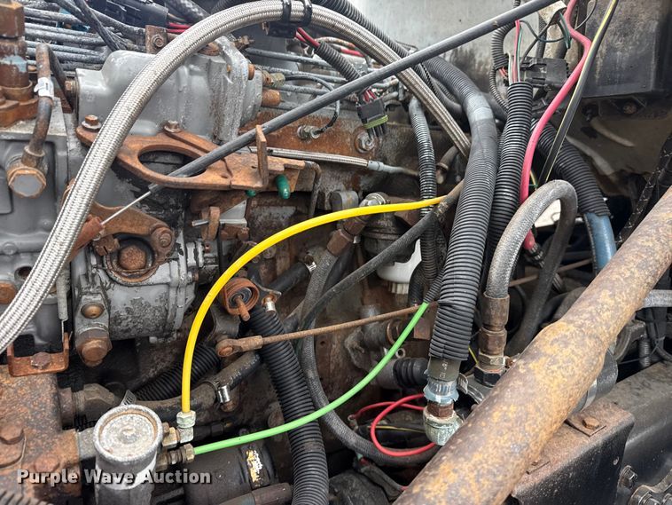 image for item EG8838 1995 Ford LT8000 applicator truck