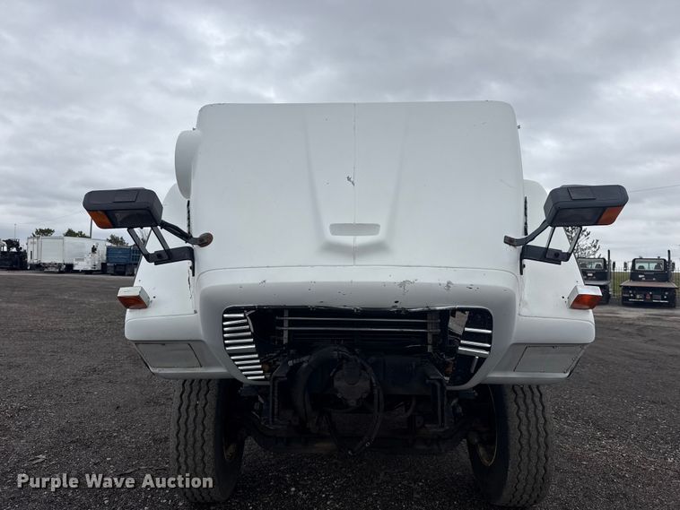 image for item EG8838 1995 Ford LT8000 applicator truck