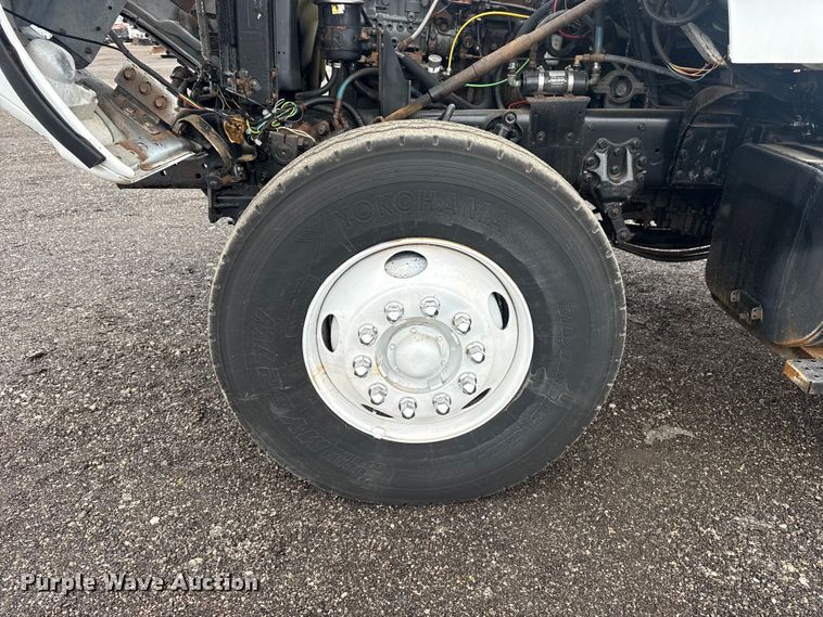 image for item EG8838 1995 Ford LT8000 applicator truck