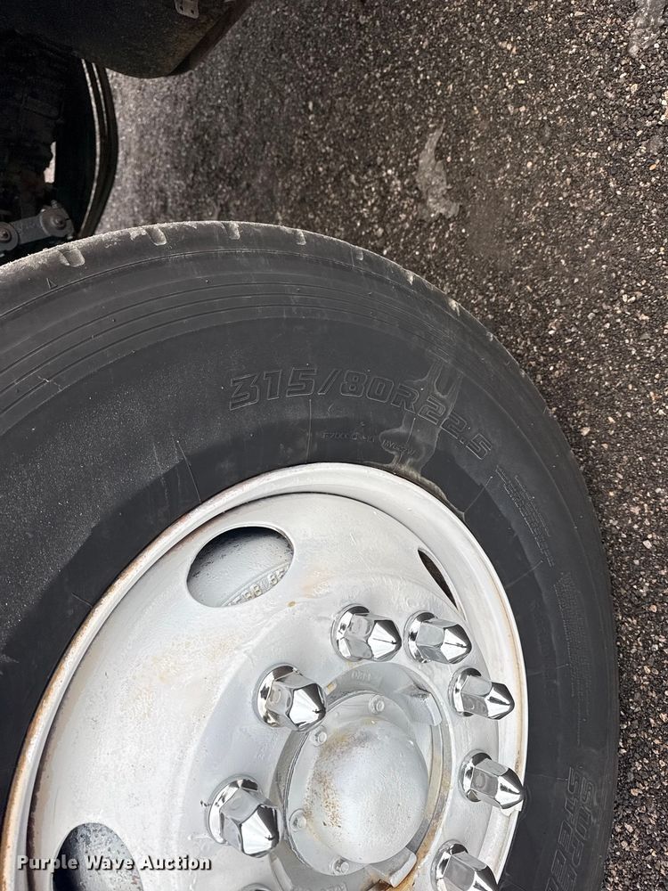 image for item EG8838 1995 Ford LT8000 applicator truck