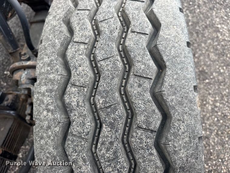 image for item EG8838 1995 Ford LT8000 applicator truck