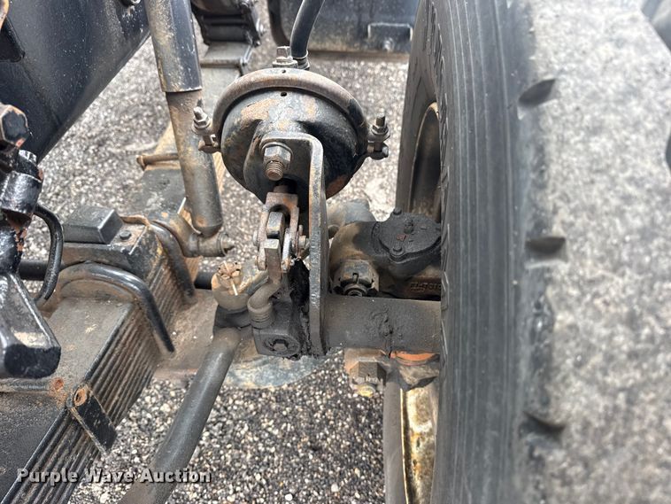 image for item EG8838 1995 Ford LT8000 applicator truck