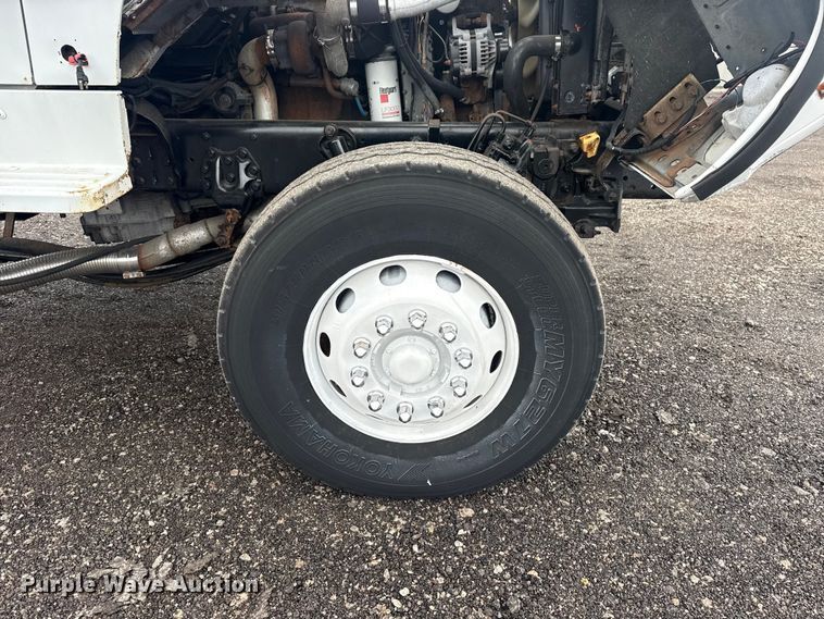 image for item EG8838 1995 Ford LT8000 applicator truck