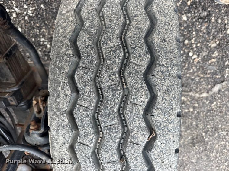 image for item EG8838 1995 Ford LT8000 applicator truck