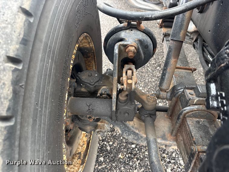 image for item EG8838 1995 Ford LT8000 applicator truck