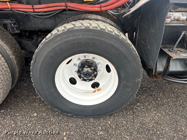 image for item EG8838 1995 Ford LT8000 applicator truck