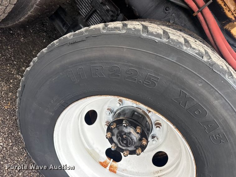 image for item EG8838 1995 Ford LT8000 applicator truck