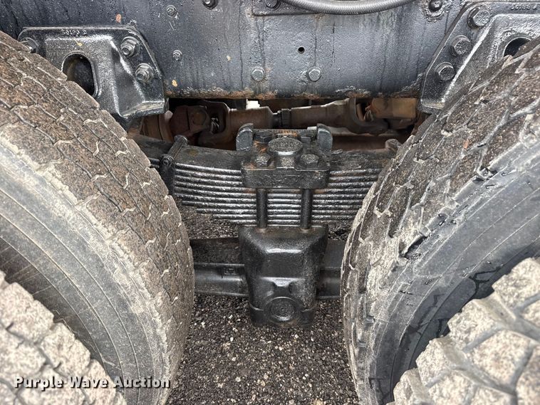 image for item EG8838 1995 Ford LT8000 applicator truck