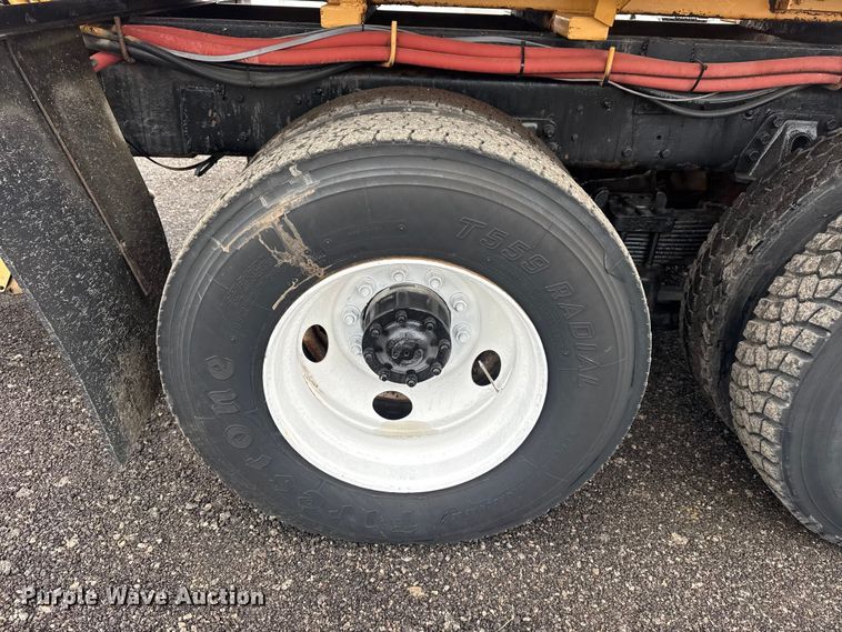 image for item EG8838 1995 Ford LT8000 applicator truck