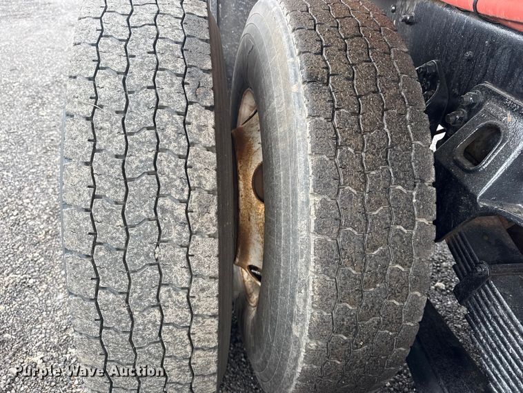 image for item EG8838 1995 Ford LT8000 applicator truck