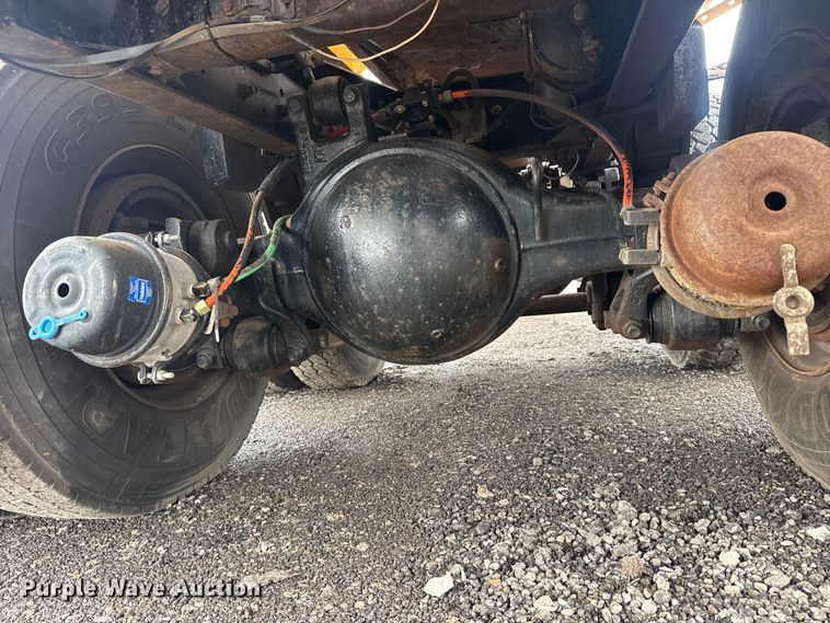 image for item EG8838 1995 Ford LT8000 applicator truck