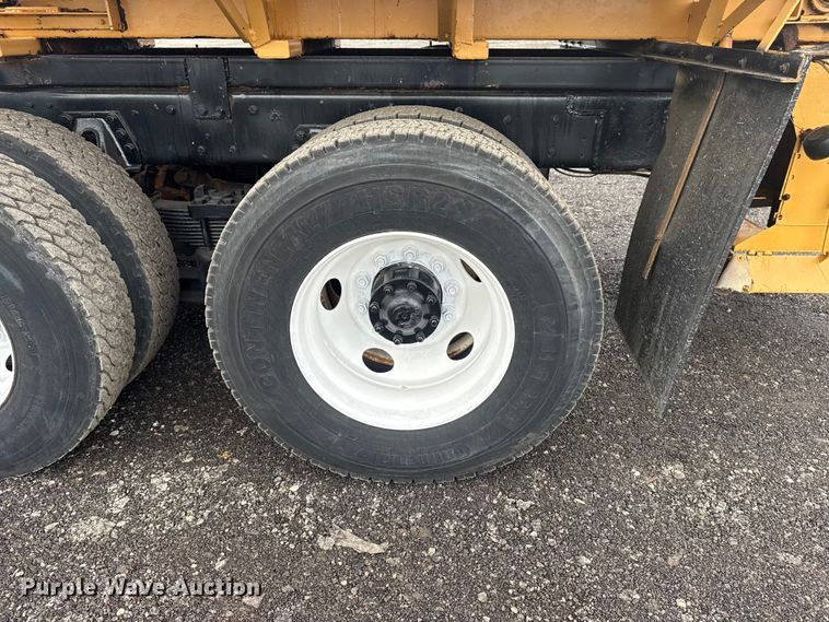 image for item EG8838 1995 Ford LT8000 applicator truck