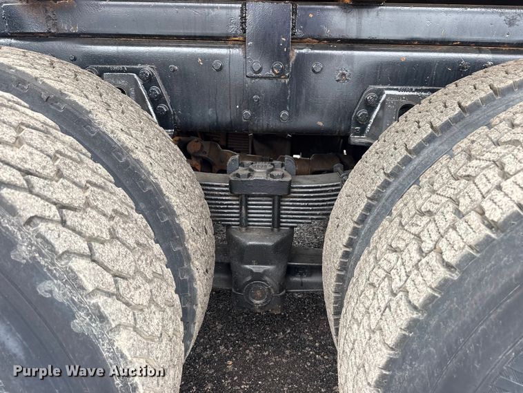 image for item EG8838 1995 Ford LT8000 applicator truck