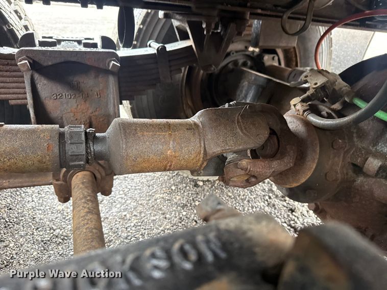 image for item EG8838 1995 Ford LT8000 applicator truck