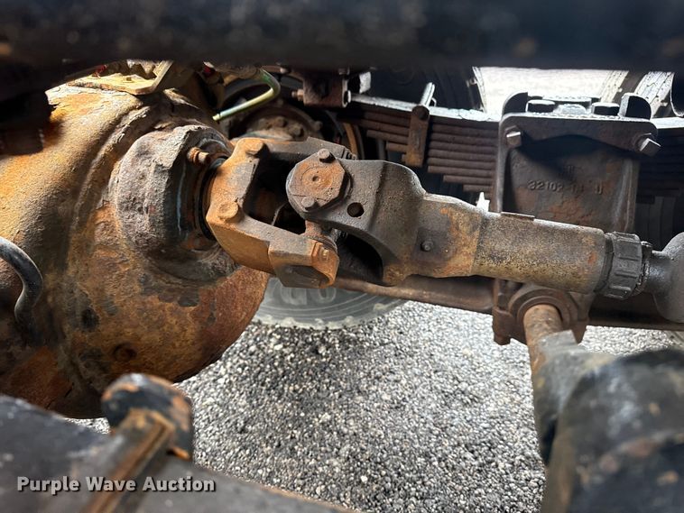 image for item EG8838 1995 Ford LT8000 applicator truck