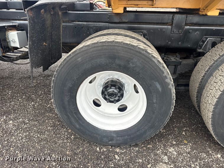 image for item EG8838 1995 Ford LT8000 applicator truck