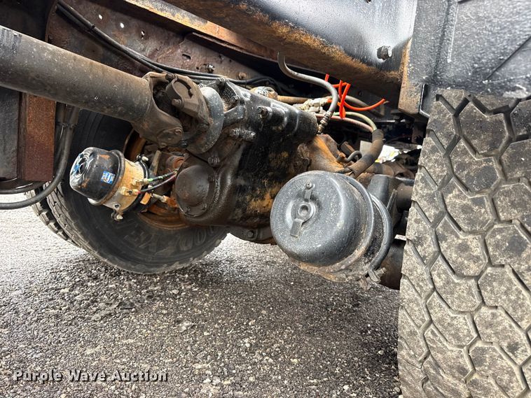 image for item EG8838 1995 Ford LT8000 applicator truck