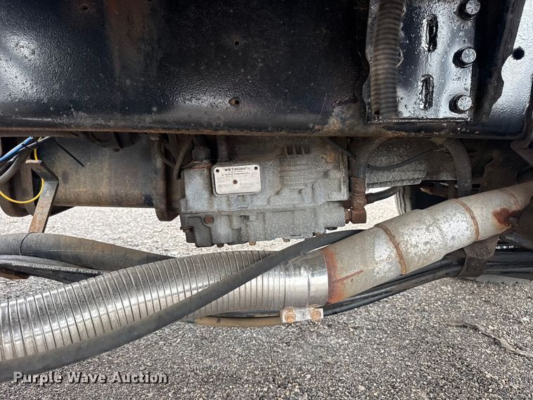 image for item EG8838 1995 Ford LT8000 applicator truck