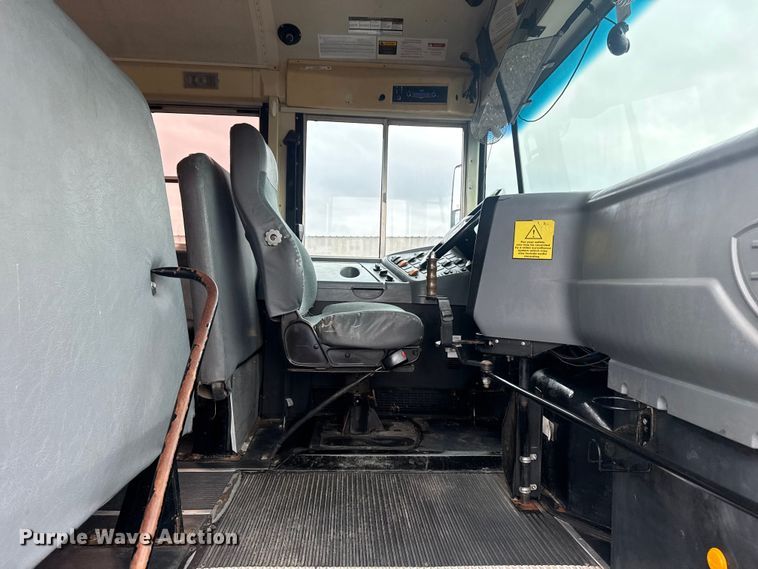 image for item EG8839 2010 IC  PB105 school bus