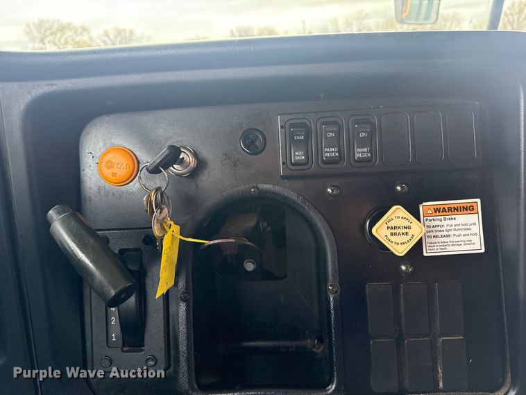 image for item EG8839 2010 IC  PB105 school bus