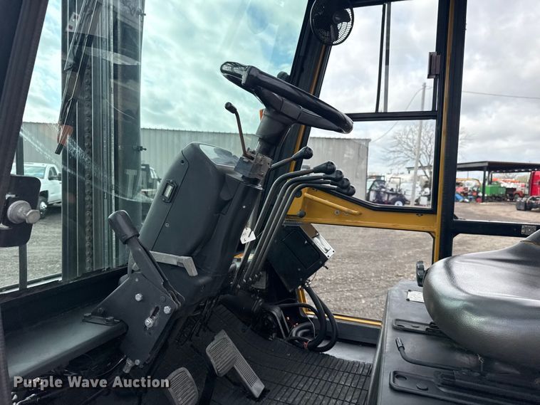 image for item EG8843 Caterpillar DP70 forklift