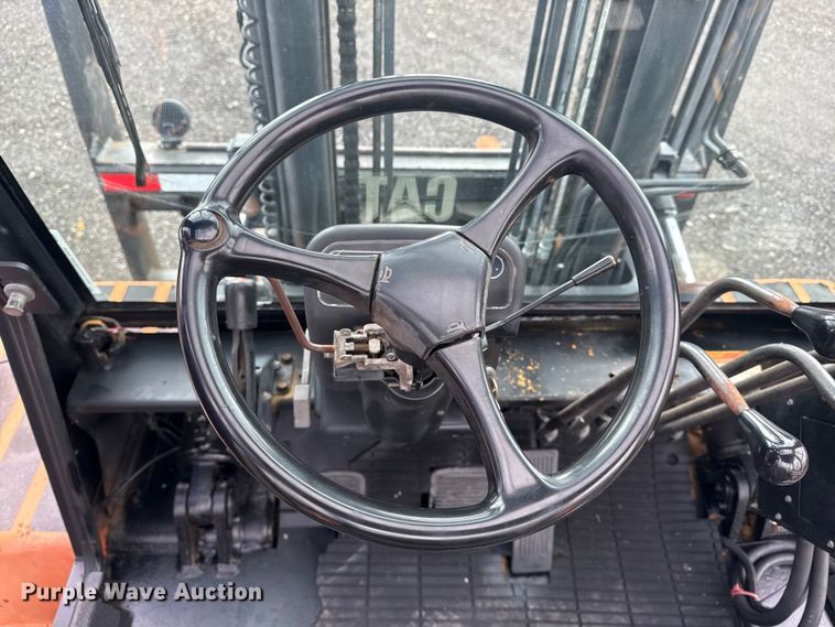 image for item EG8843 Caterpillar DP70 forklift