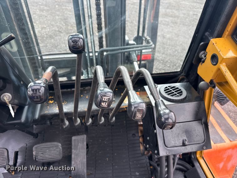 image for item EG8843 Caterpillar DP70 forklift