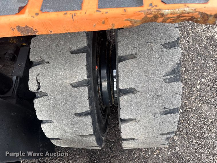 image for item EG8843 Caterpillar DP70 forklift